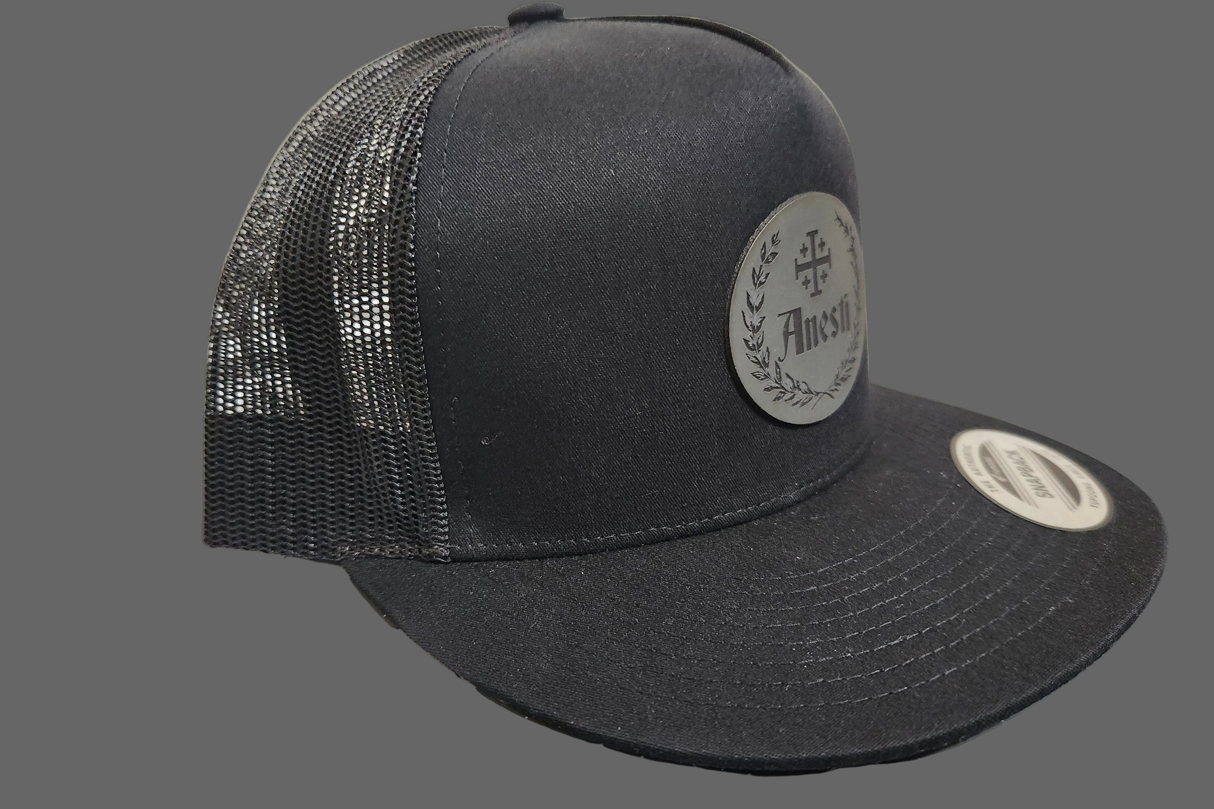 Anesti – Flat Bill Crest Leather Patch Cap (5-Panel)